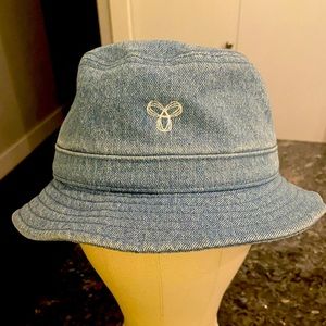 TNA BUCKET HAT ✅ 3 for $25 item